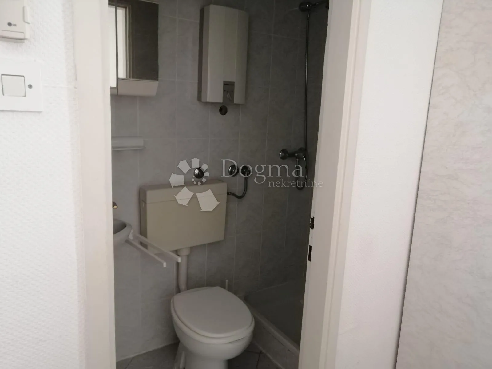 vodice, apartmanska kuća sa panoramskim pogledom na more - slika 11