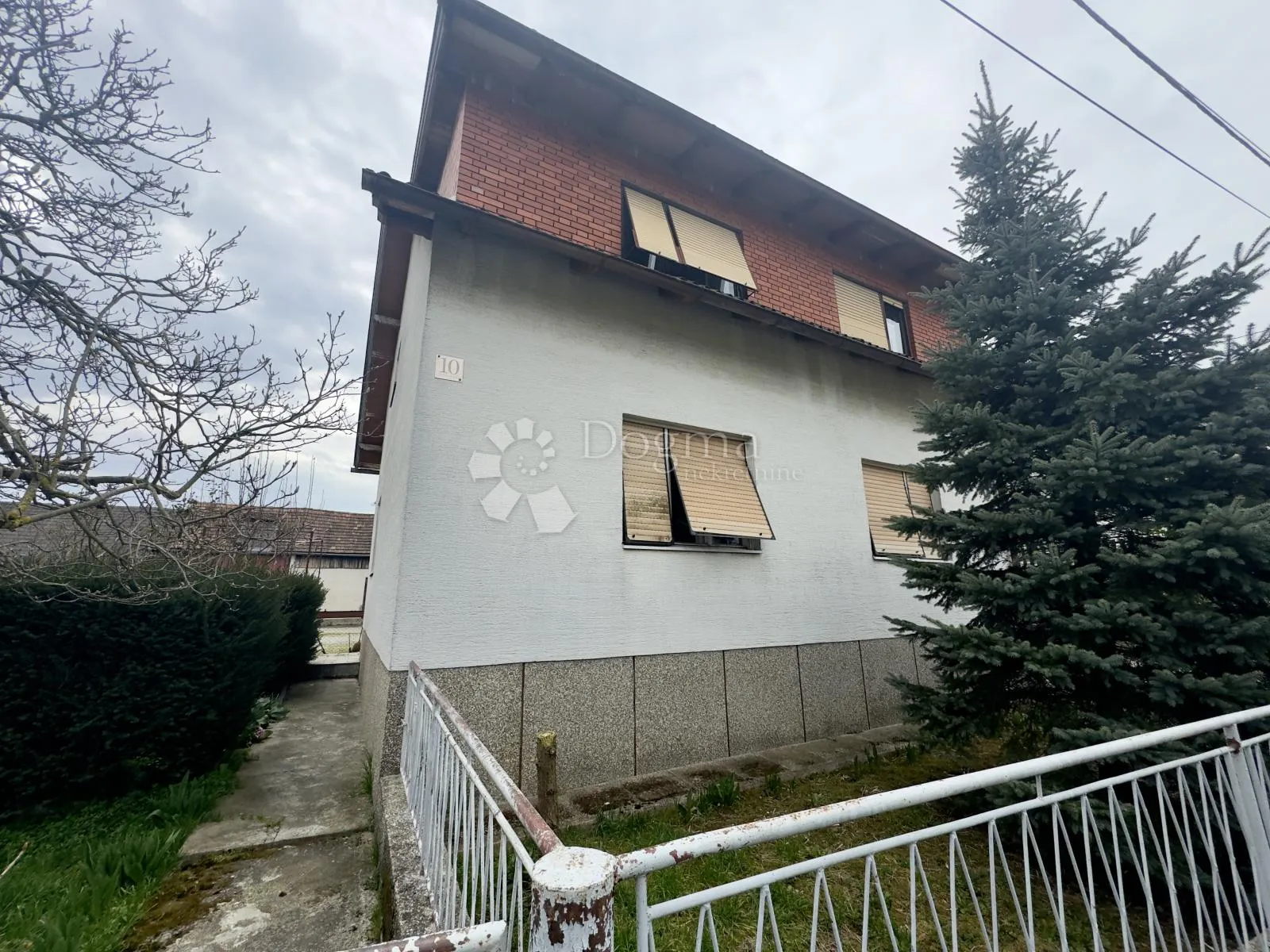 kuća s velikim zemljištem u lukavcu – investicijska prilika - slika 2