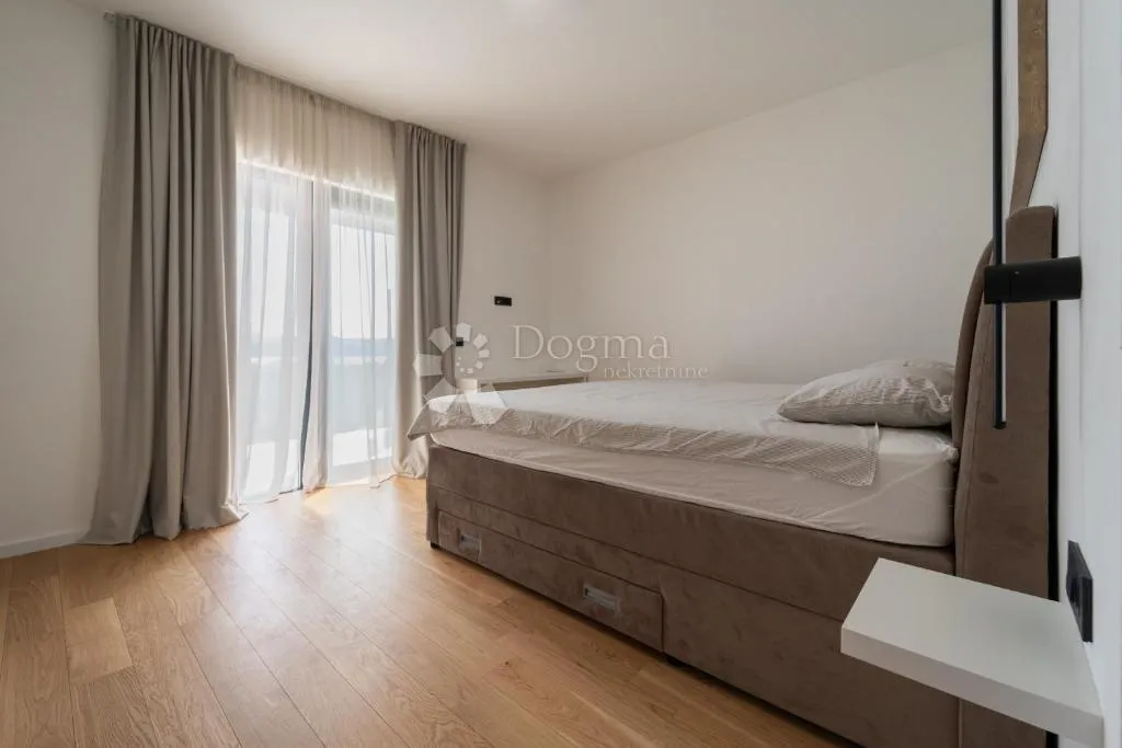 turanj - villa s bazenom, spremna za useljenje - 350m od mora - slika 27