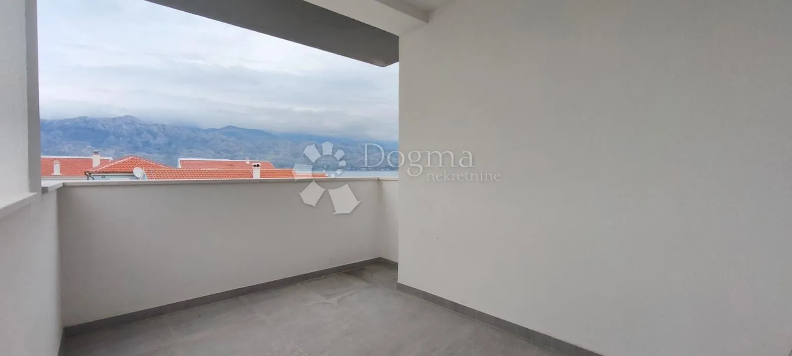 stan u prizemlju s vrtom i spektakularnim pogledom - ražanac - slika 2