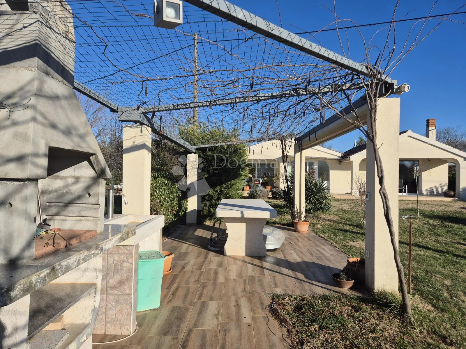 kuća sa velikom okućnicom - slika 19