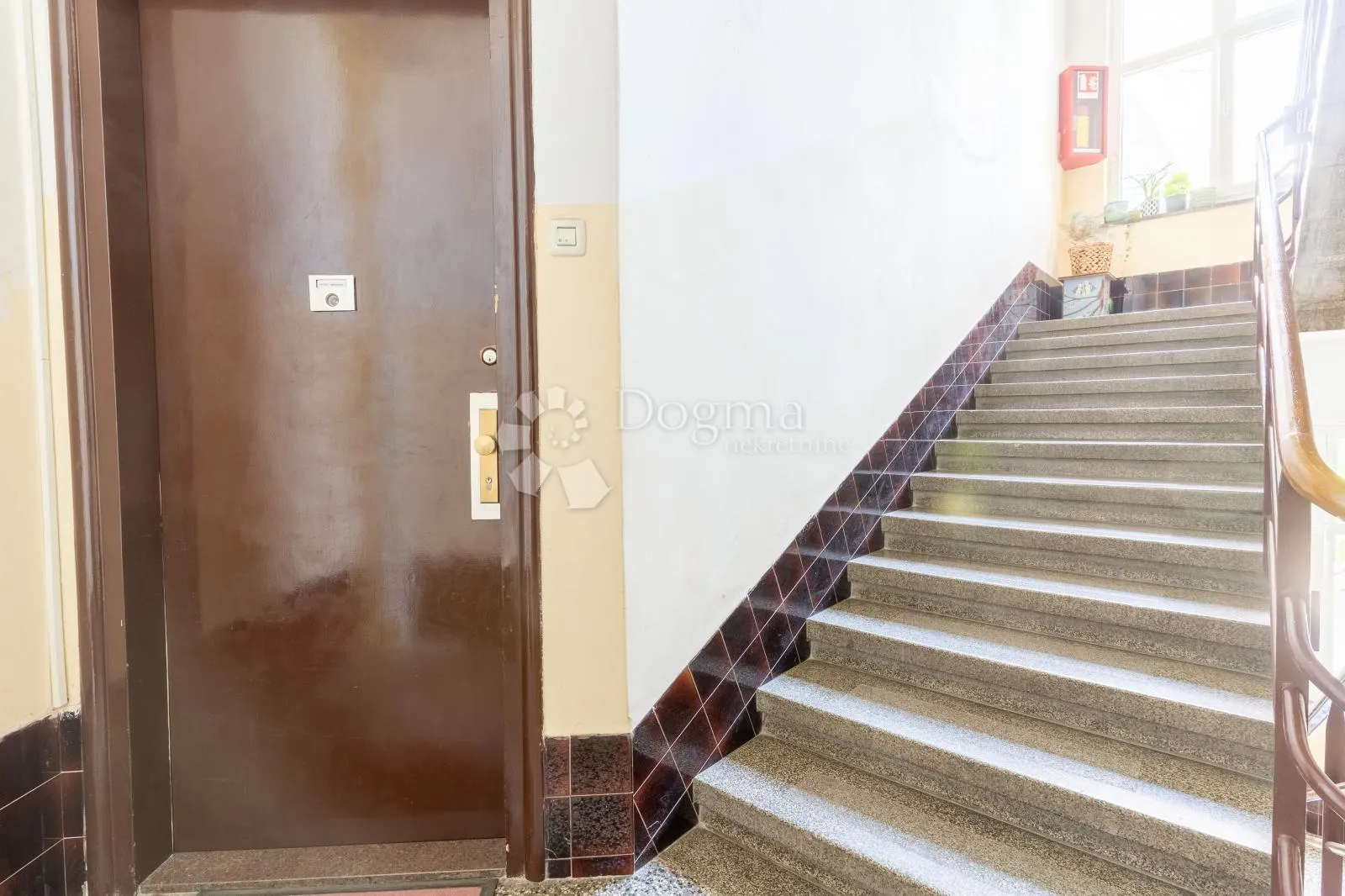 građanski stan kod branimir centra, lift - slika 19