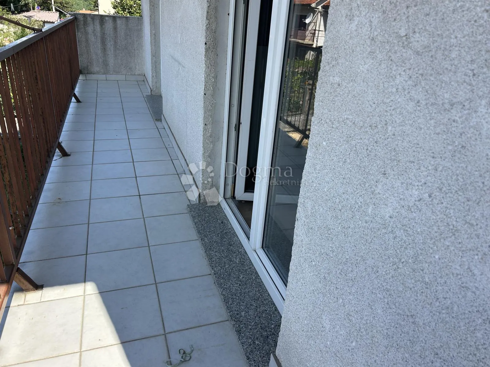 marinići kuća sa tri stana i garaža - slika 32