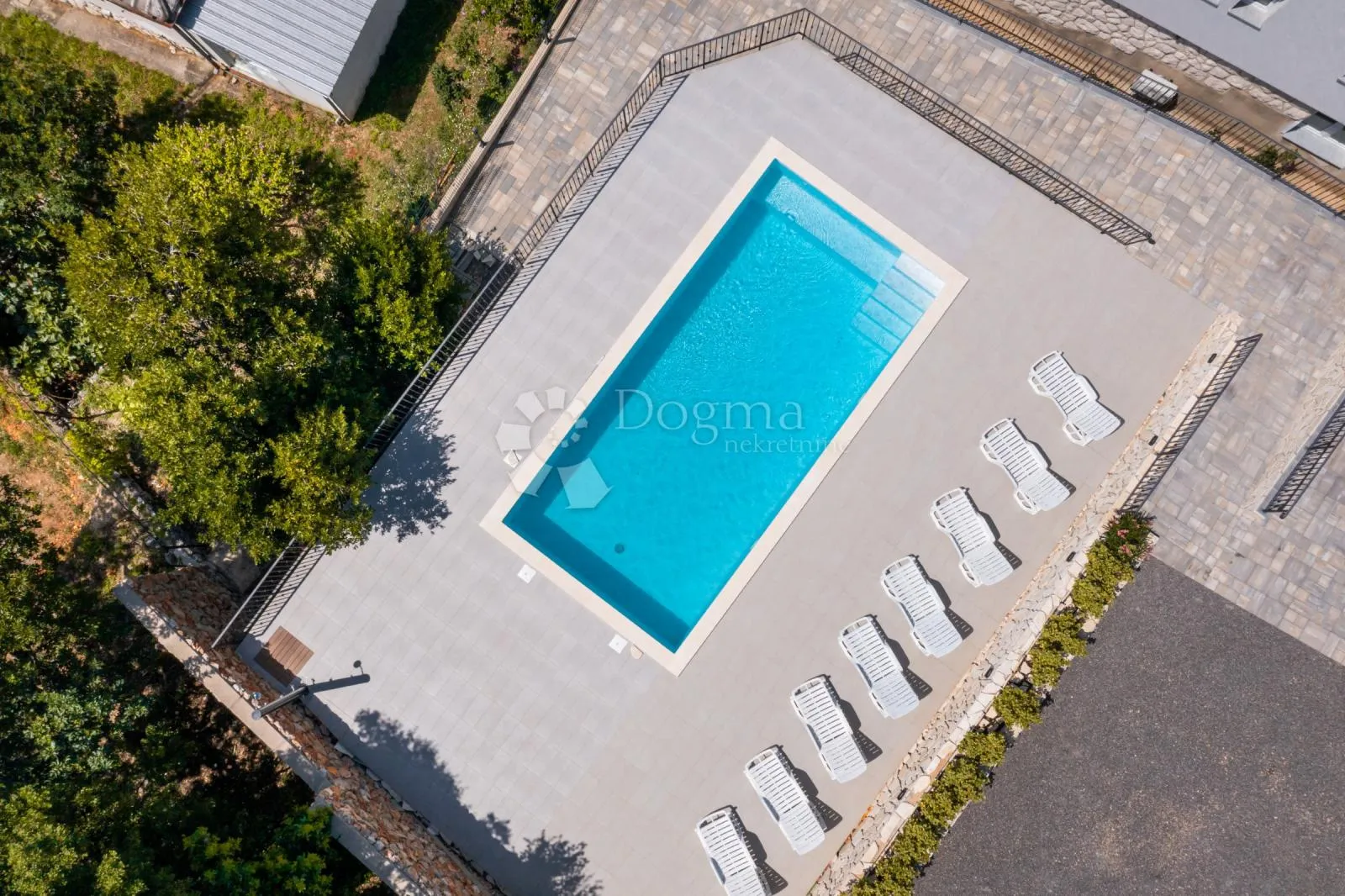 novi vinodolski, uređena vila sa bazenom 50 m od mora - slika 22