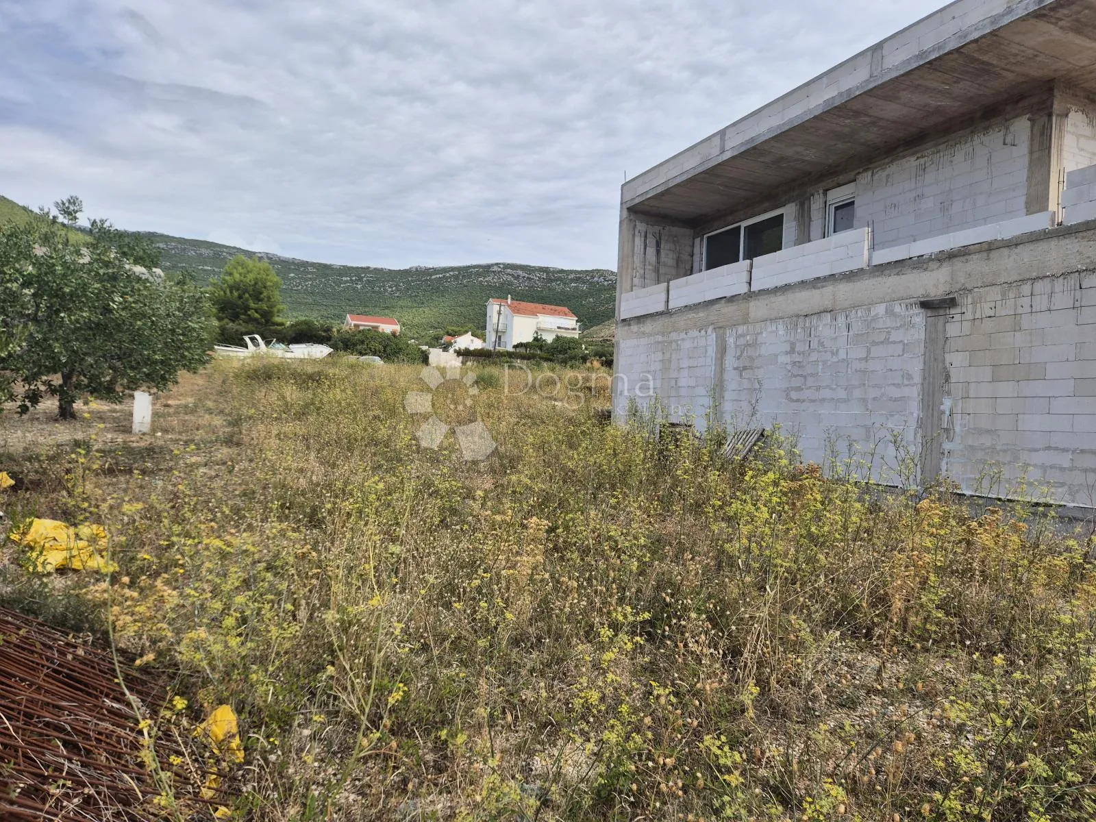 zemljište 2200m2 sa kućom 423m2 - slika 14