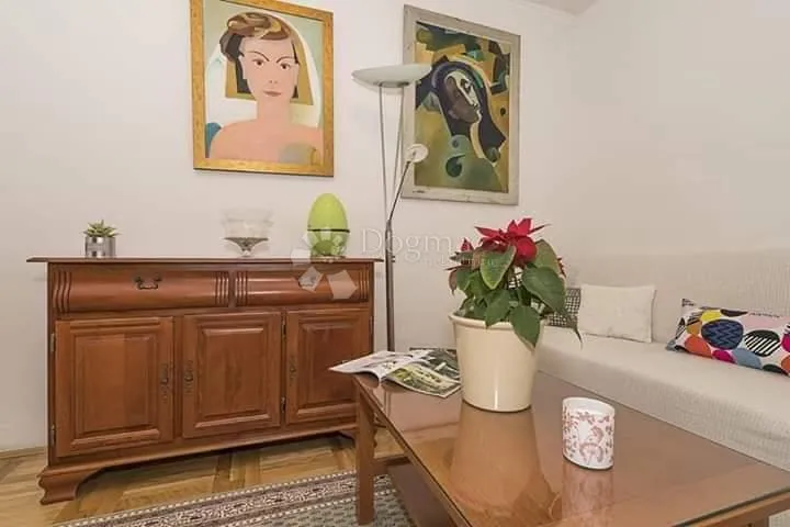 prodaja dva zasebna apartmana s pogledom na more - slika 11