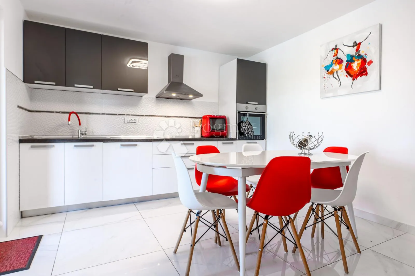 vila s bazenom na krku – odmor i investicija! - slika 24