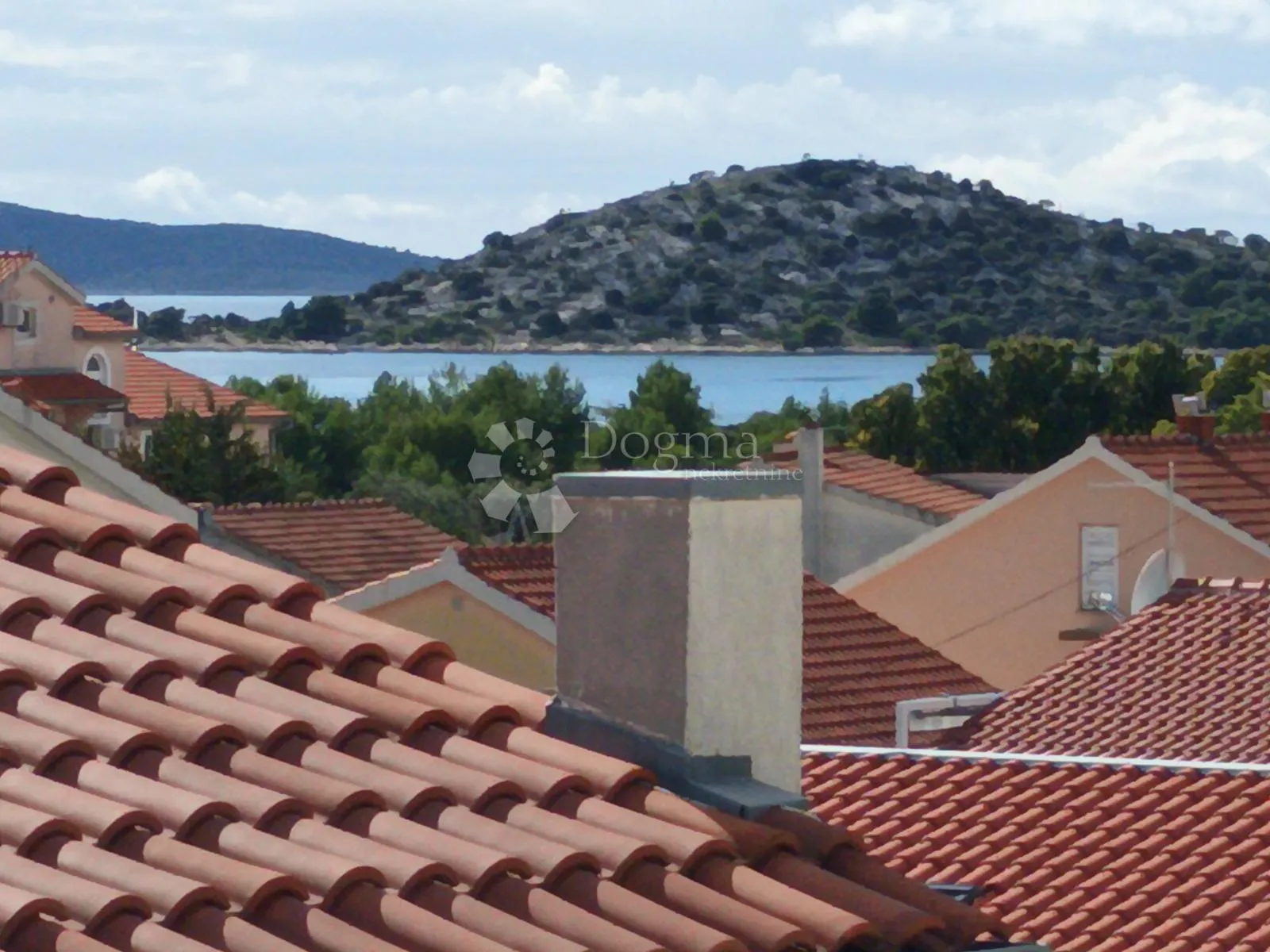vodice prekrasna kuća sa 9 apartmana 100 metara od mora - slika 38