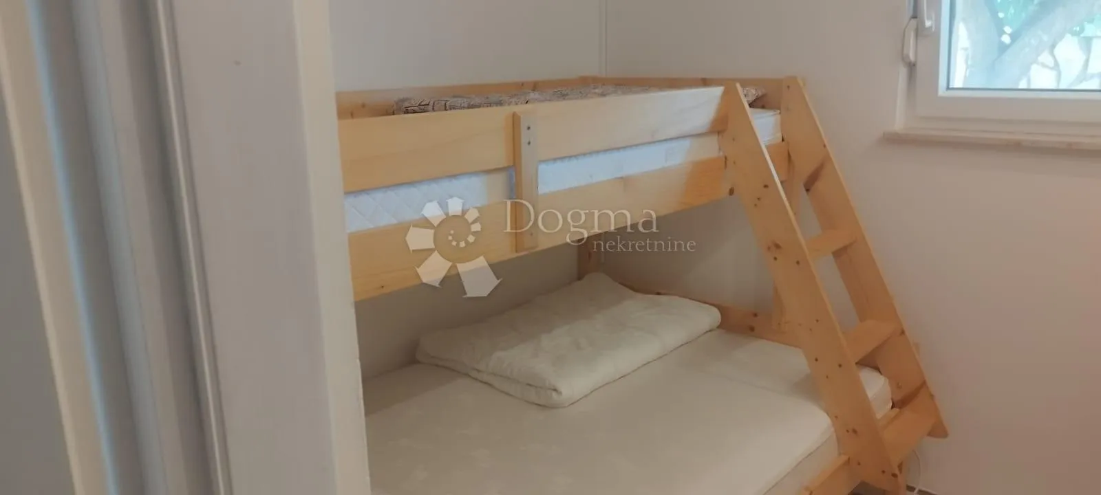 grad krk - apartman s velikom okućnicom - slika 10