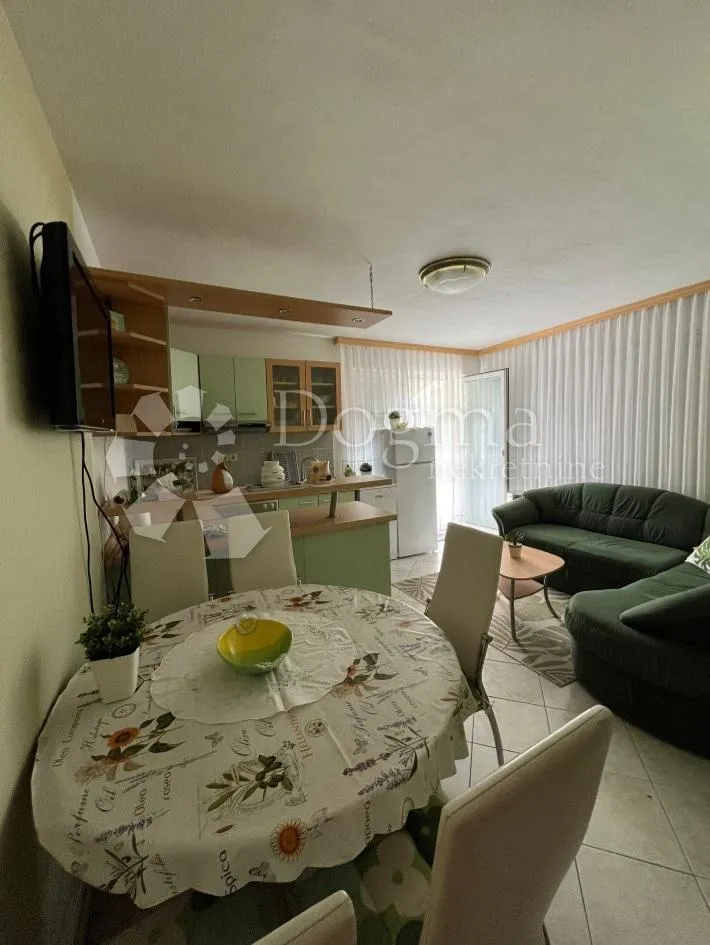 apartman s vrtom,blizu mora i centra, pakoštane - slika 3