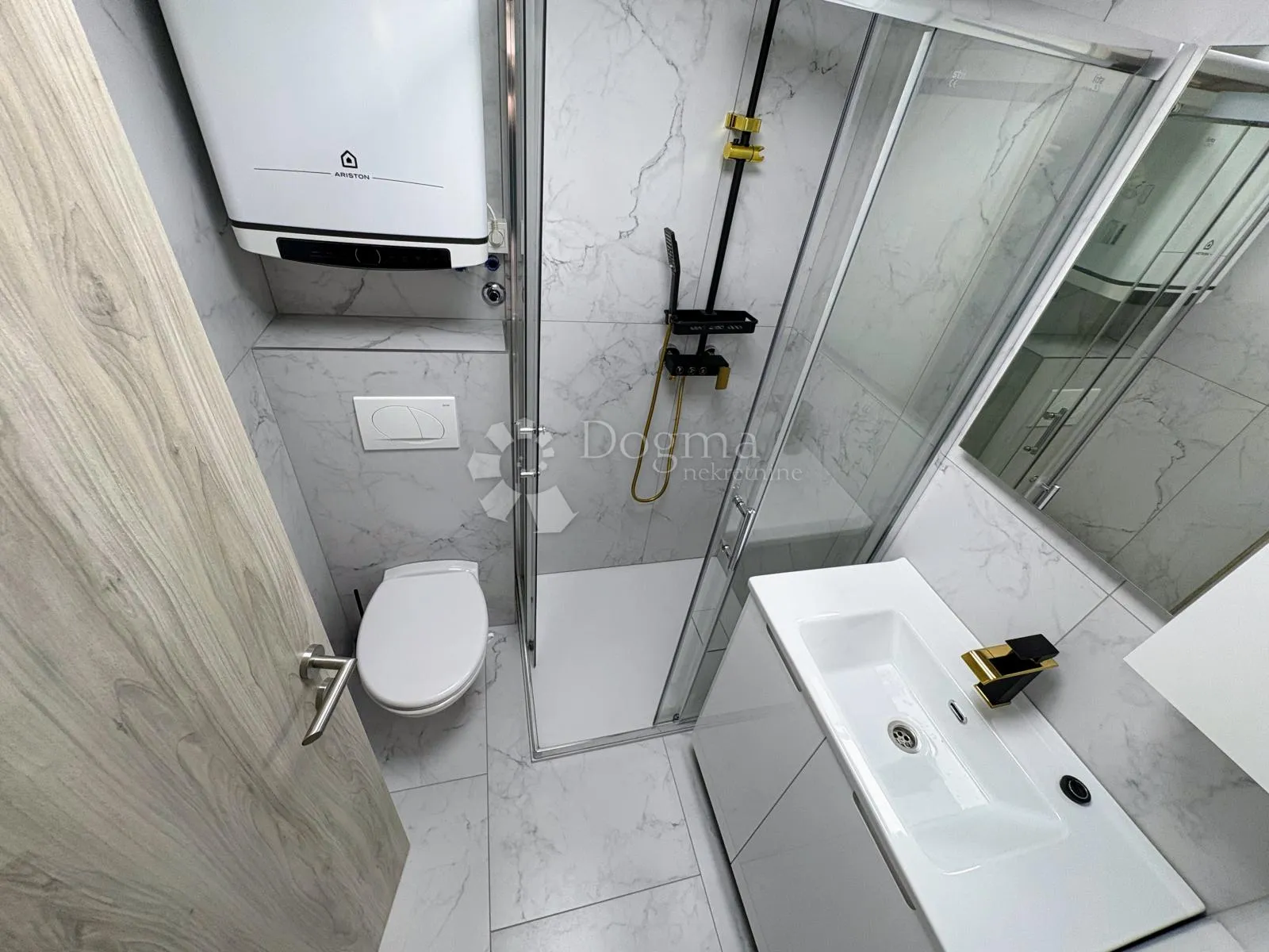 kompletno renovirani apartman u prizemlju - slika 8