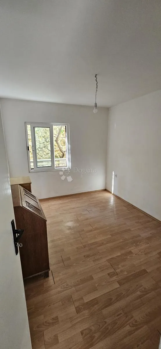 kuća na o. čiovu s prekrasnim pogledom na more - slika 12