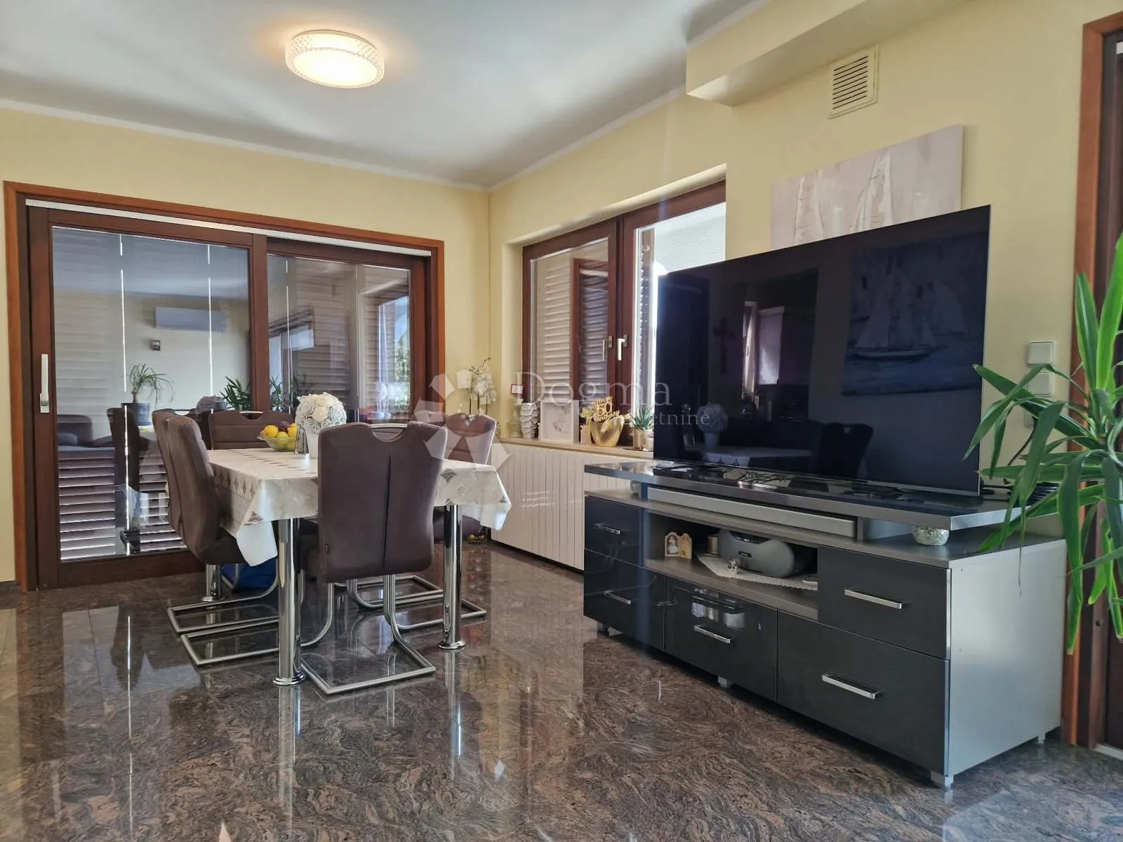 kuća s 4 apartmana - drugi red od mora - slika 5