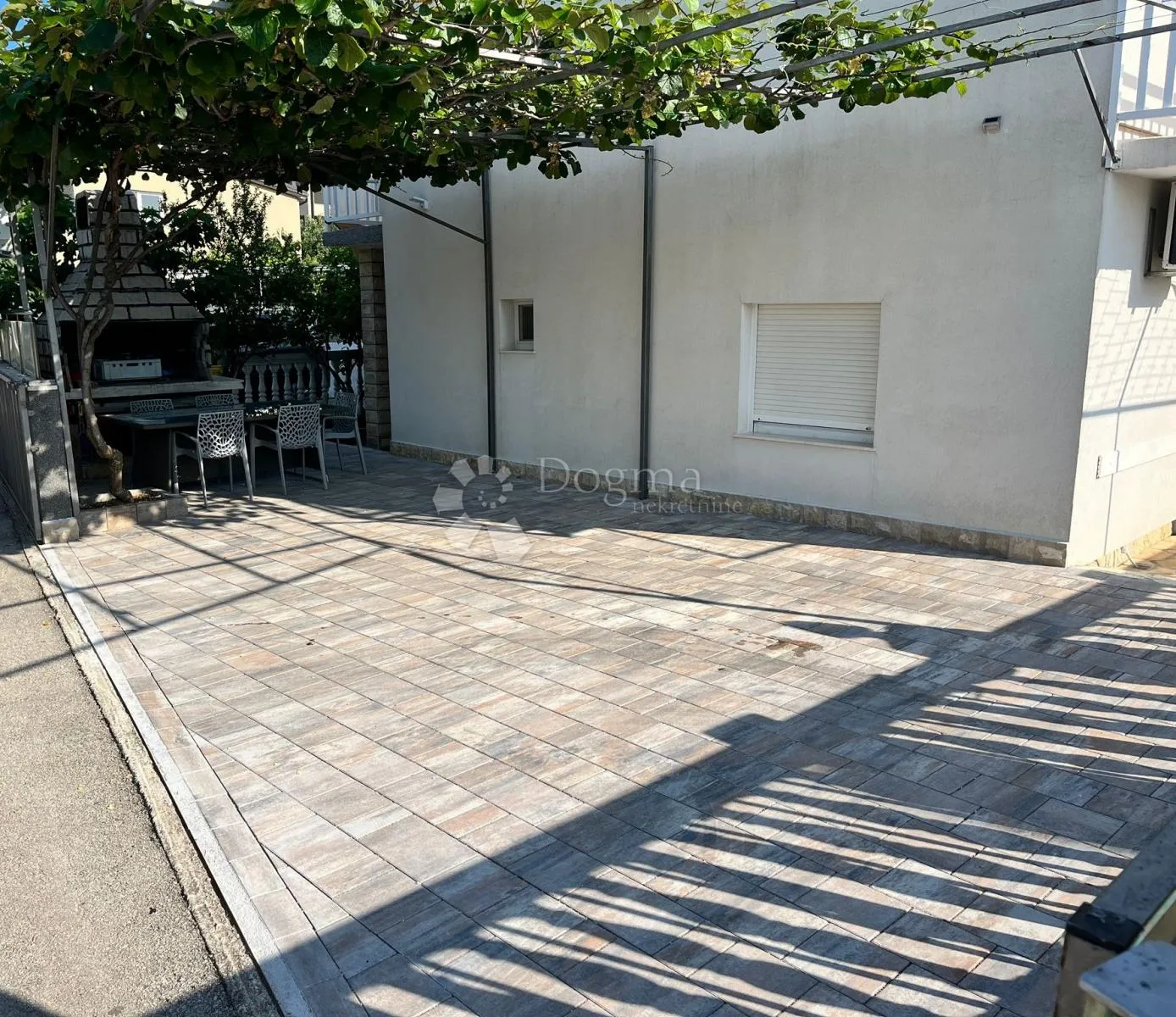 rogoznica- prilika! kuća s 5 apartmana 150m od plaže - slika 10