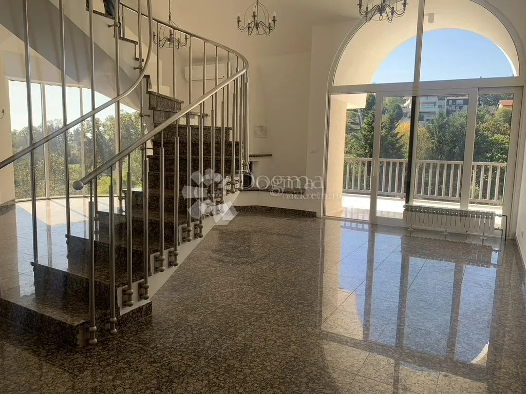 villa s bazenom na pantovčaku - slika 14