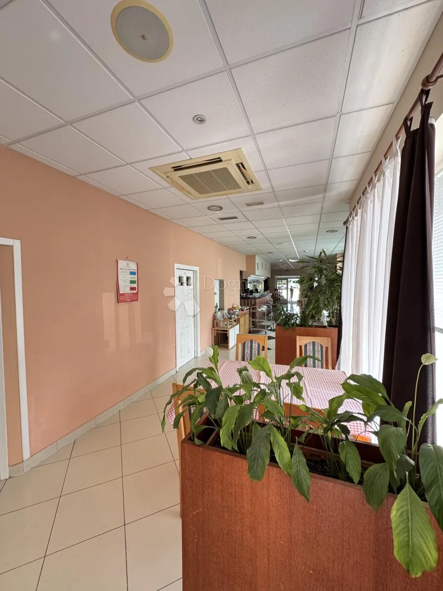 uhodan restoran + veliki parking - slika 3