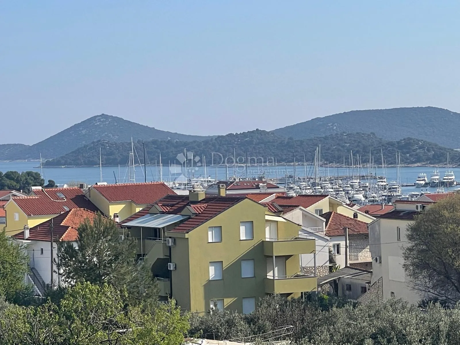 prostrana kuća s bazenom i panoramskim pogledom na more – tribunj - slika 12