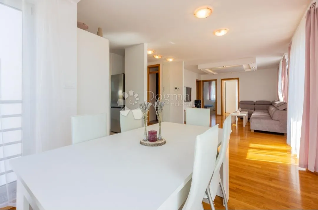 dvosoban stan /apartman u crikvenici! - slika 2