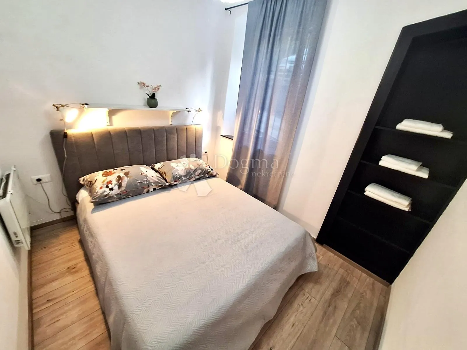 šarmatan stan u centru pule - slika 6