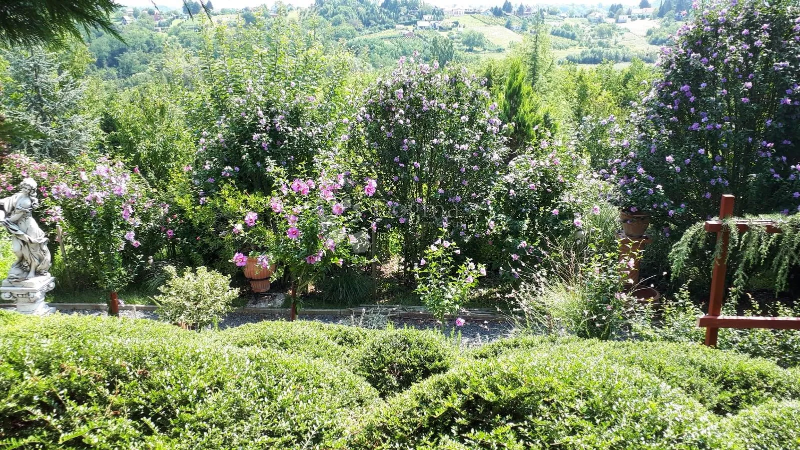 vila na varaždinbregu s prekrasnim arboretumom - slika 2