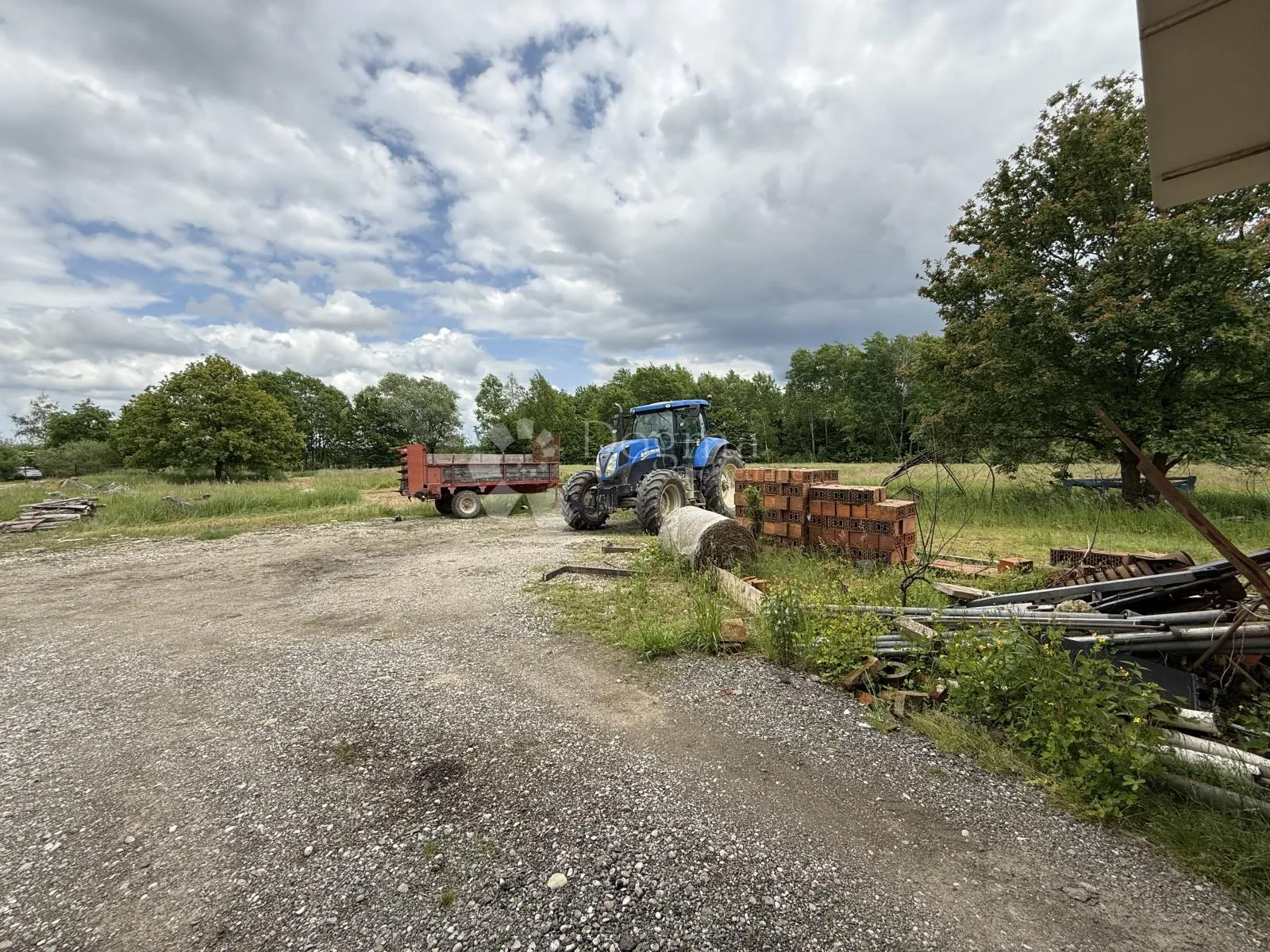 velika gospodarska zgrada 600 m² na 12.000 m² ograđenog zemljišta - slika 12