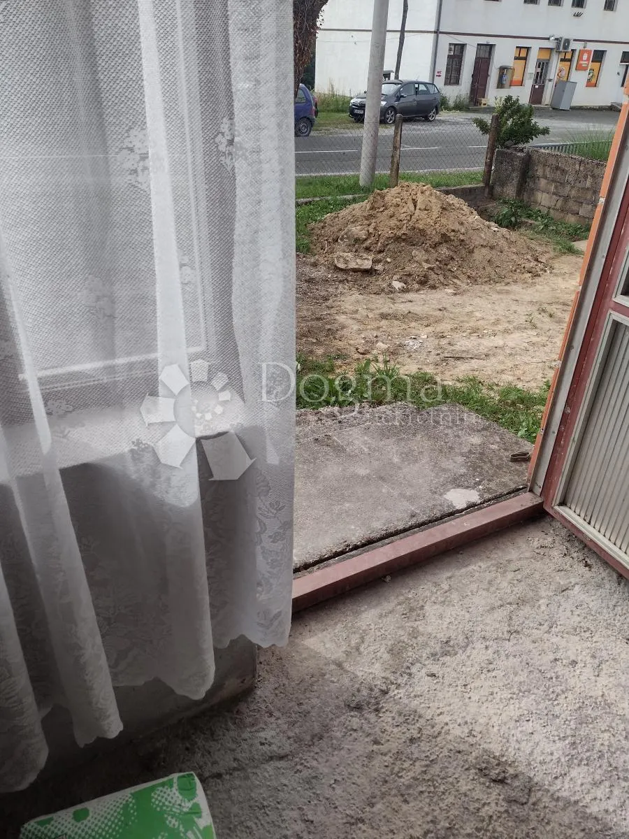 kuća za adaptaciju, poslovni prostor u prizemlju - slika 3