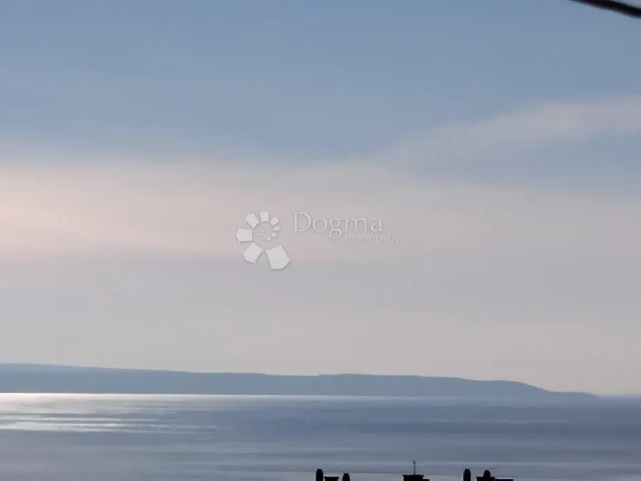 prodaje se – prostran 4-sobni stan na žnjanu, split - slika 2