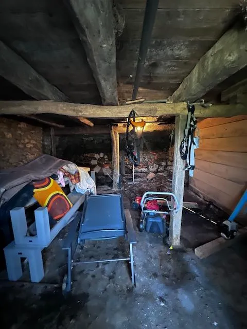 kuća sa 2 pomoćna objekta perušić konjsko brdo - slika 24