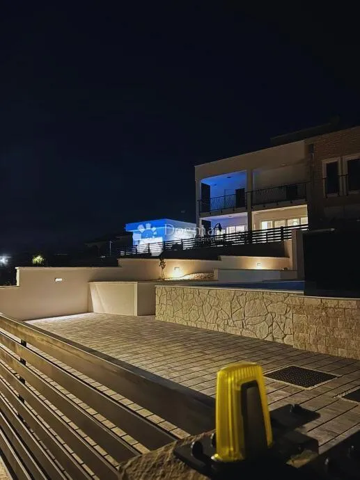 moderan dom za odmor i investiciju – luksuzna vila s panoramskim pogledom na more - slika 7