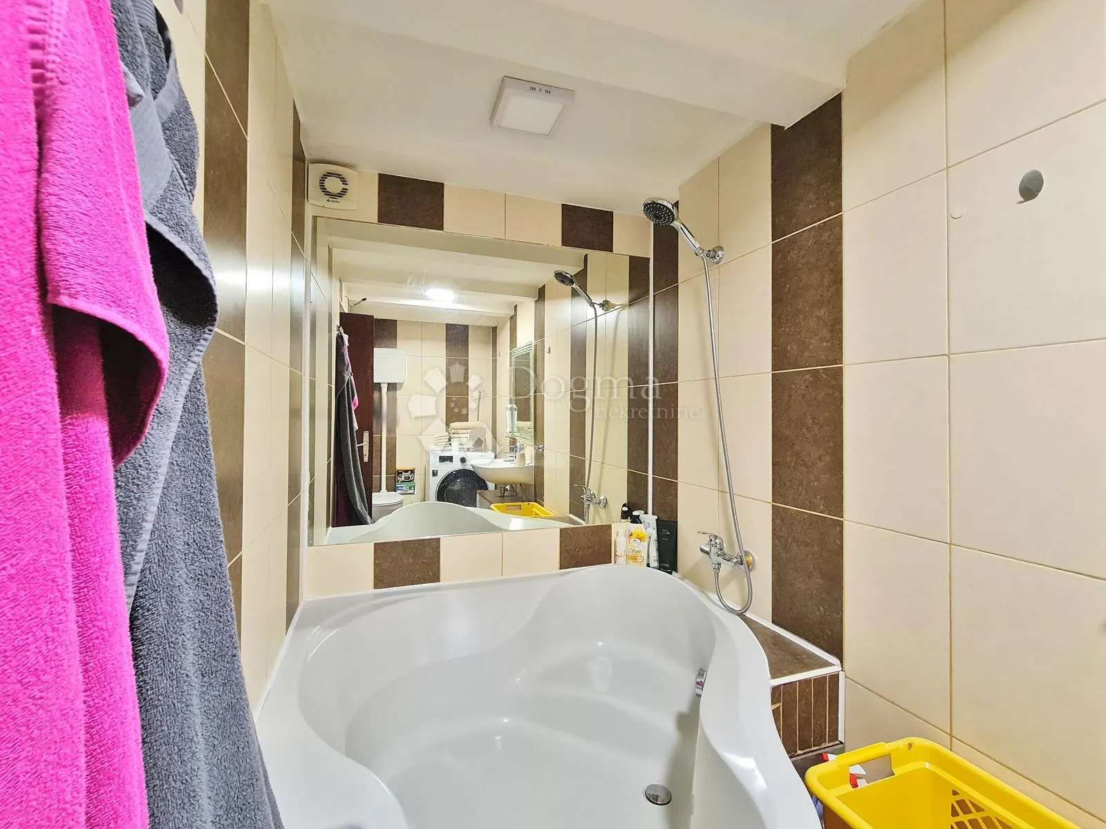 tri apartmana u srcu grada - slika 25