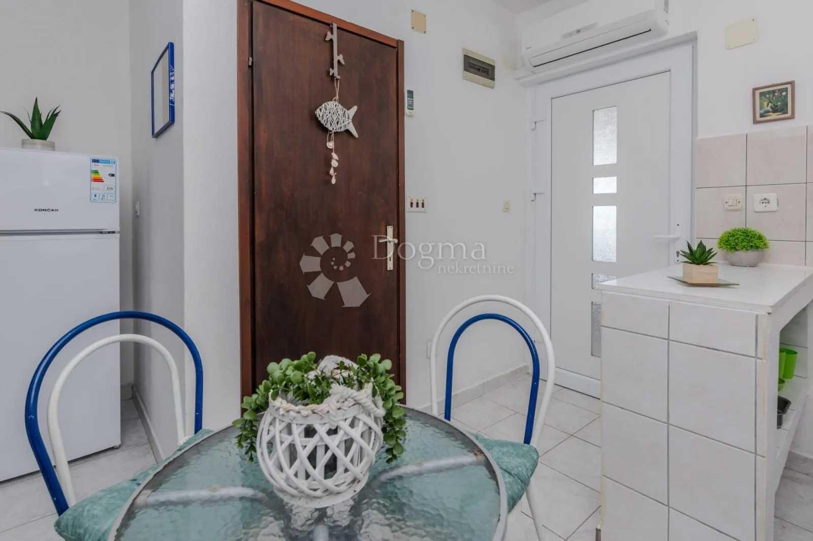 kuća sa tri apartmana - slika 12
