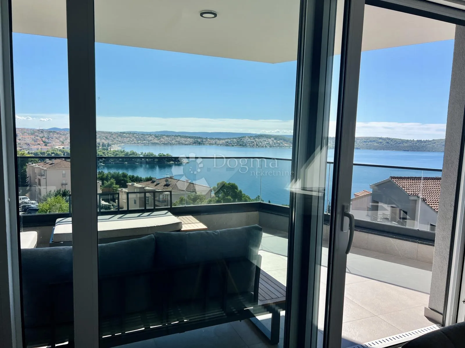 ekskluzivan penthouse s krovnom terasom i pogledom na more - slika 5