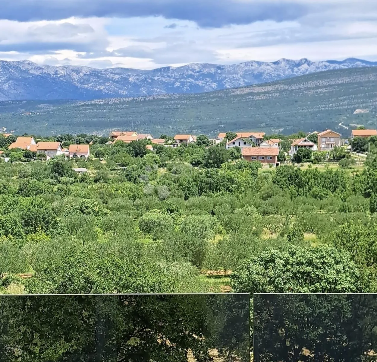 samostojeća nova vila s dva zasebna stana - novogradnja - slika 8