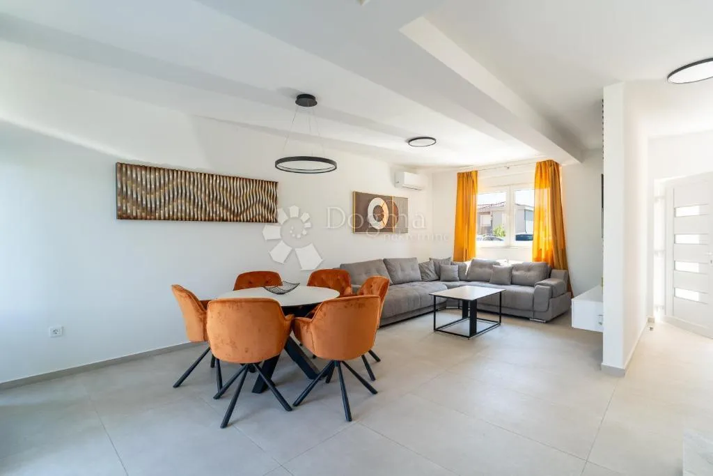 moderna dvojna kuća s bazenom – privlaka, 150 m od mora s1 - slika 19