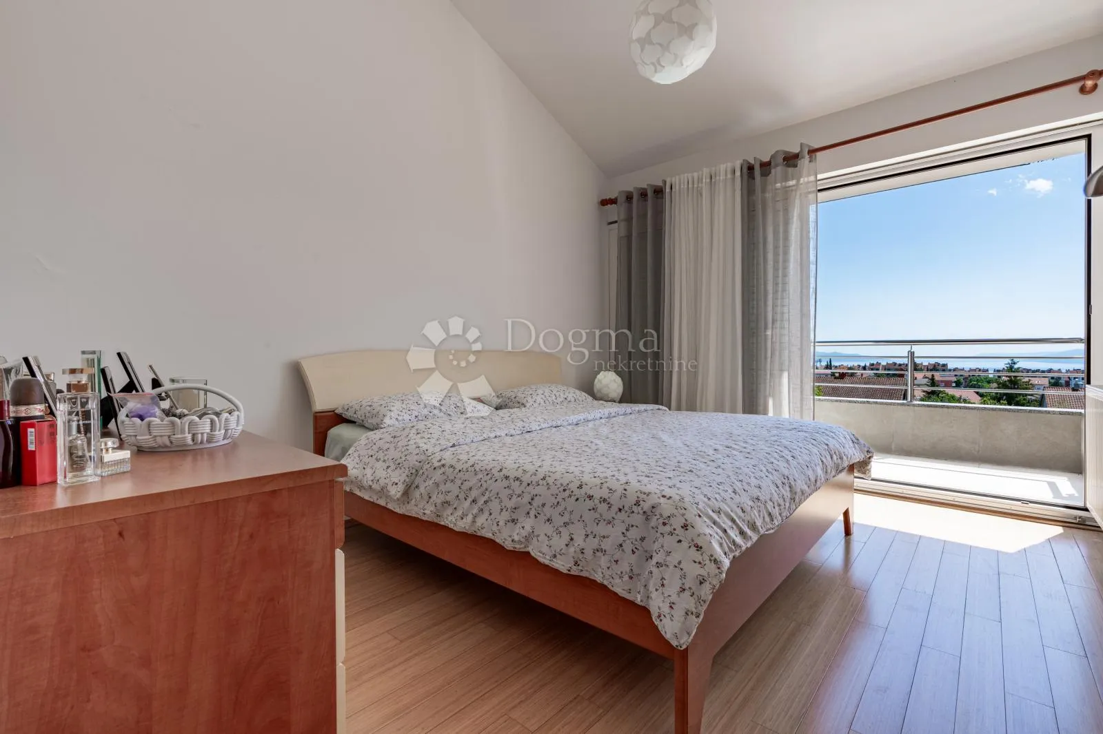 srdoči-240m2 više parkirna mjesta,okućnice 931m2 - slika 17