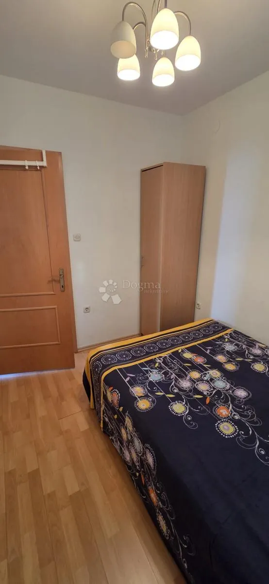 trosobni stan u novalji - slika 5