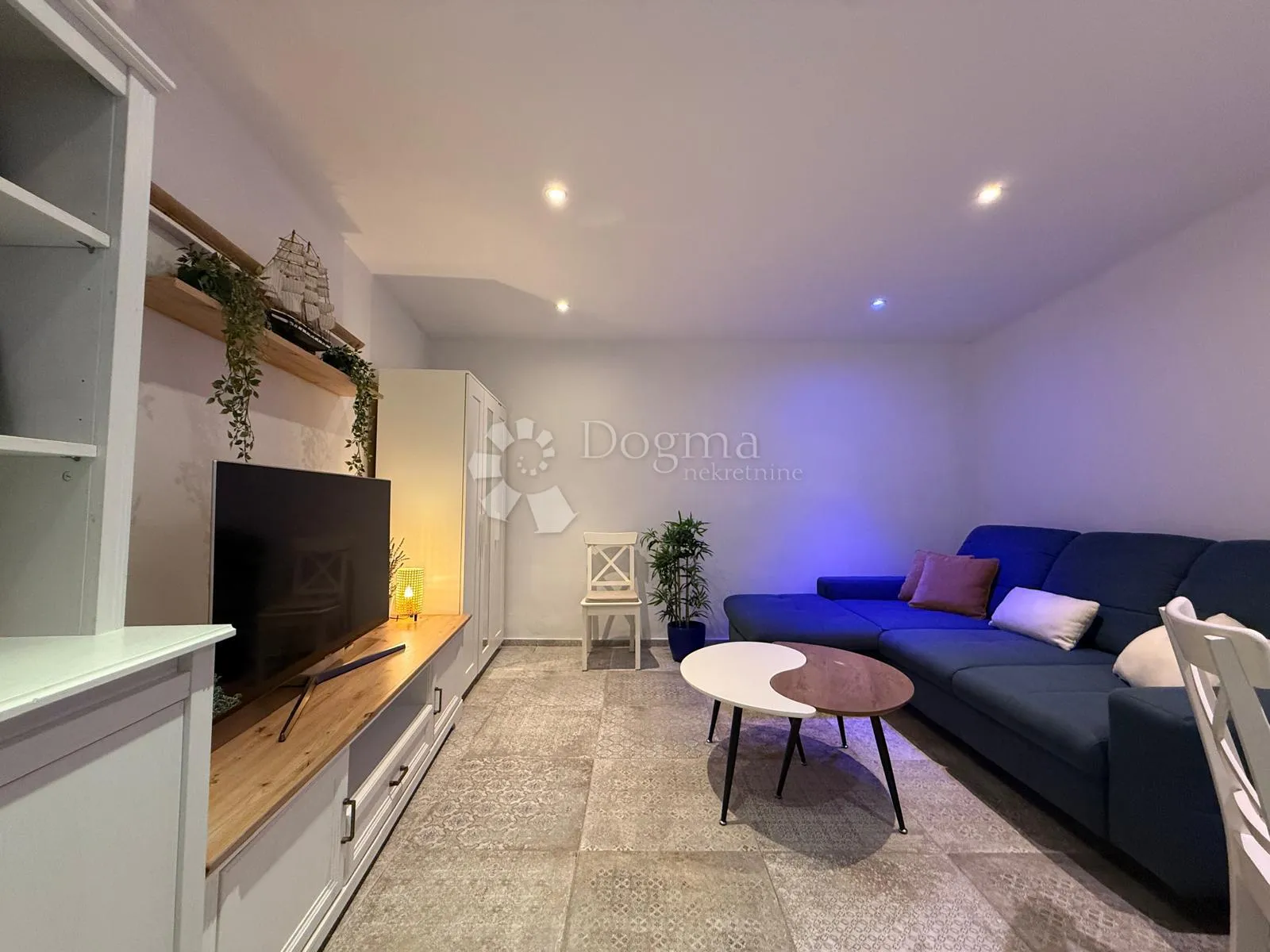 rustikalni studio apartman koji osvaja na prvi pogled – spoj topline, elegancije i mediteranskog šarma - slika 8