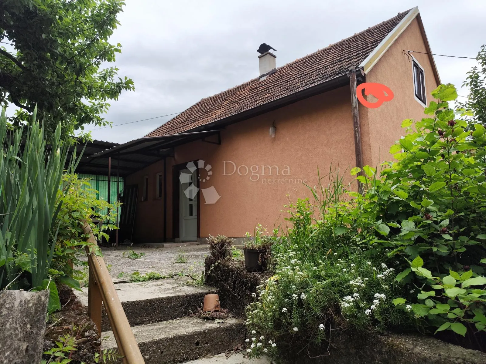 zagreb - dankovec - kuća 84 m2 + zemljište 756m2 - slika 1