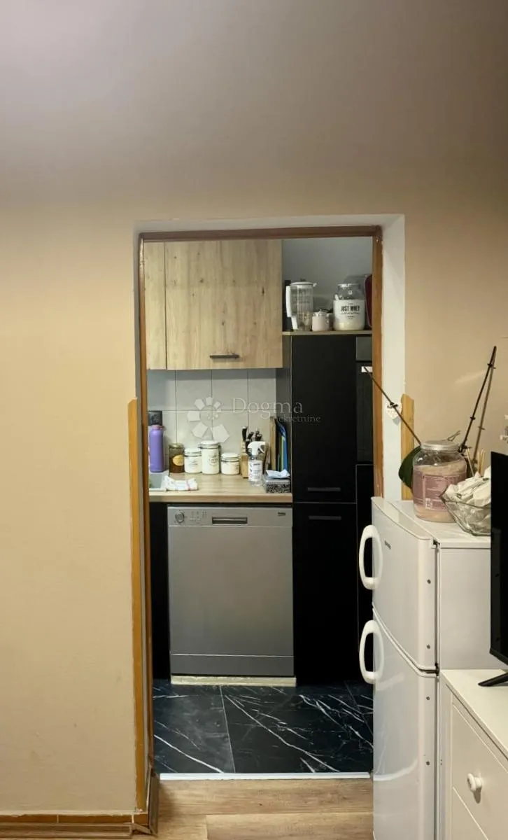 obiteljska kuća u centru viškova - slika 27