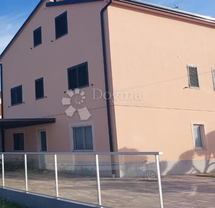 lijepa samostojeća kuća u blizini umaga - slika 12