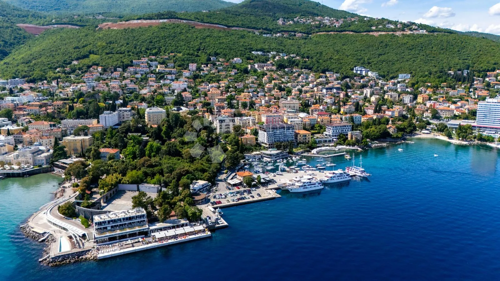 penthouse u vili u centru opatije - slika 23
