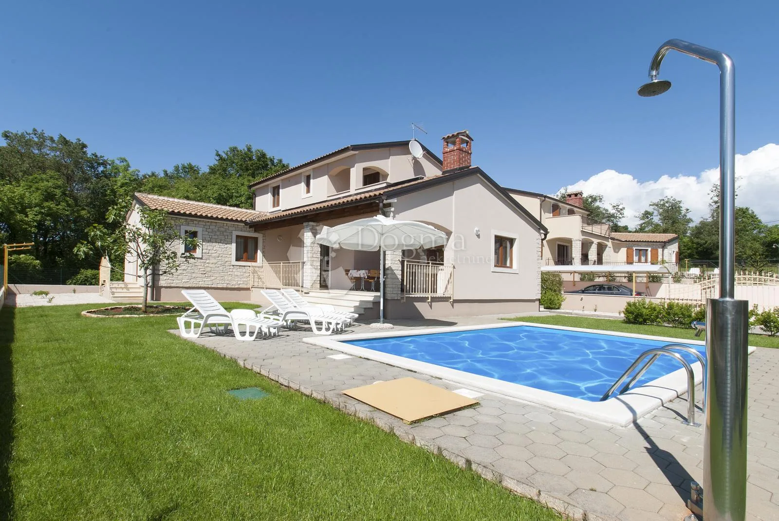poreč okolica, prekrasna kuća u mirnom naselju s bazenom - slika 3
