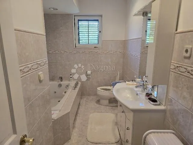 kraljevica,odlična kuća,uređena,namještena - slika 23