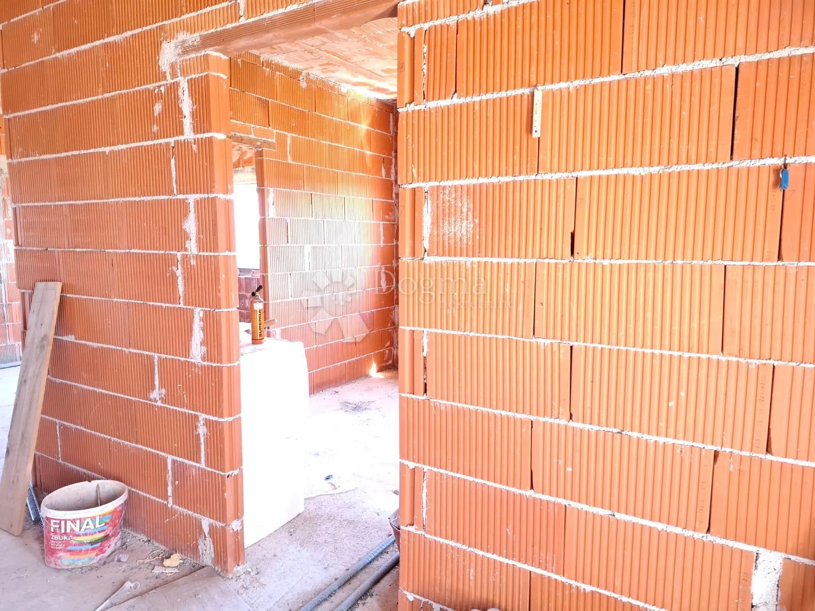 villa u rovinjskom selu, roh bau 550 m2, sa građevinskom okućnicom - slika 8