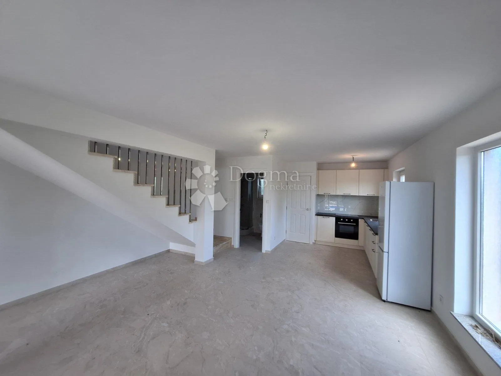 novogradnja sa 2 apartmana i pogledom na more - slika 3
