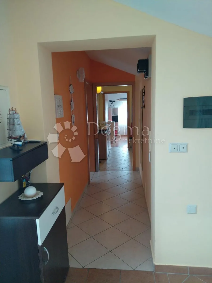 krk,malinska -apartman 3s+db,terasa,tri parking mjesta - slika 9