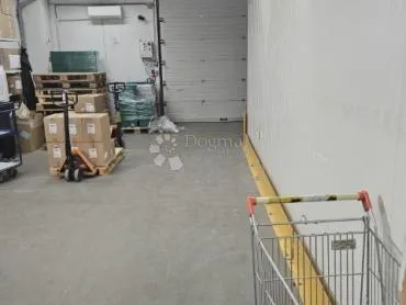 hala od 650 m2 ( moguće 1100 m2 na odličnoj poziciji - slika 3