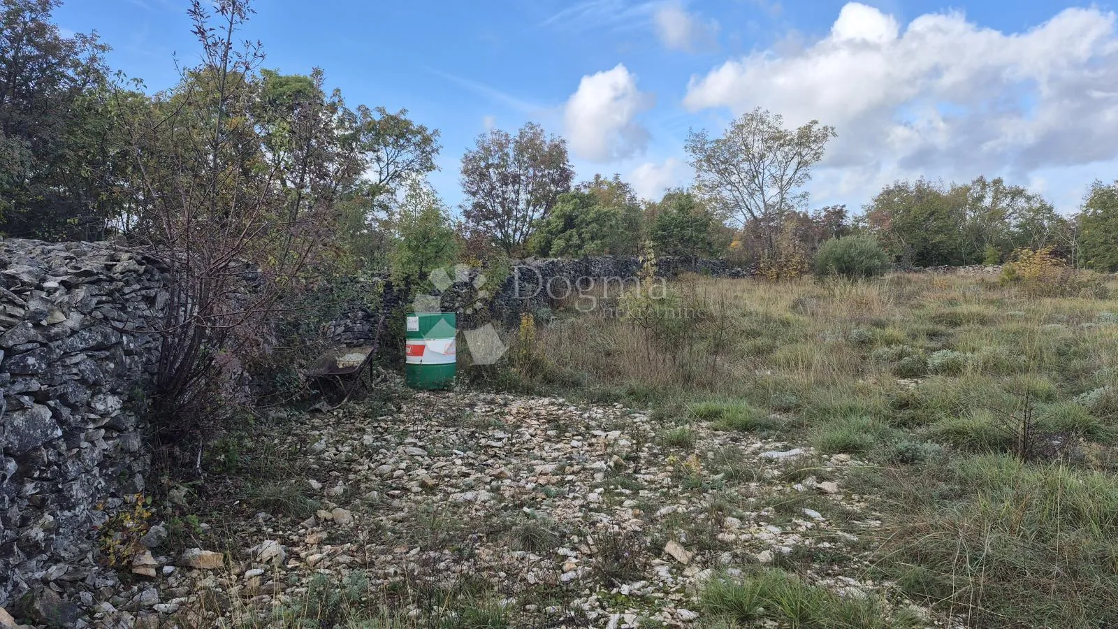 pašnjak ograđen suhozidom, površine 1705 m2 - slika 5
