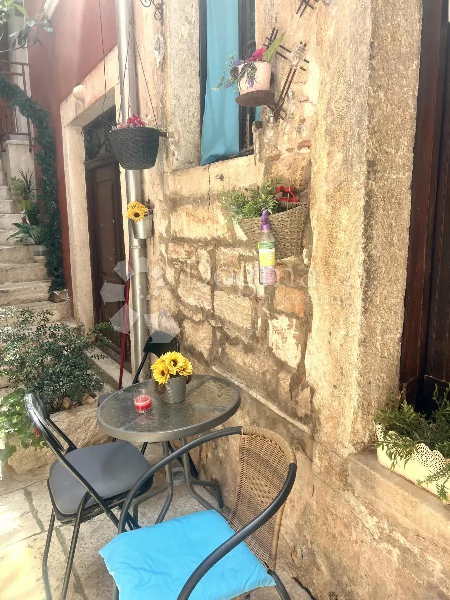 kuća u rovinju sa pogledom na more - slika 6