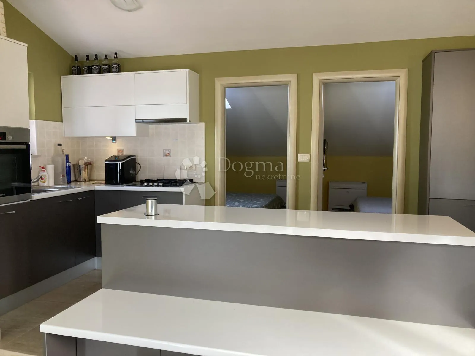 ražanj, apartmanska kuća prvi red do mora (3 stambene jedinice + studio apartman) - slika 9